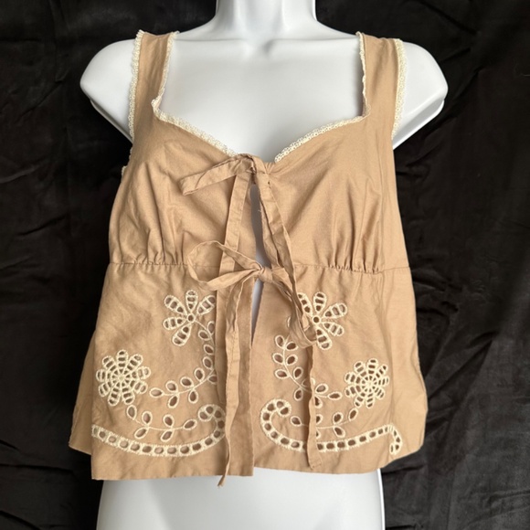 Moon River Eyelet Khaki crop top juniors size L - Picture 5 of 8